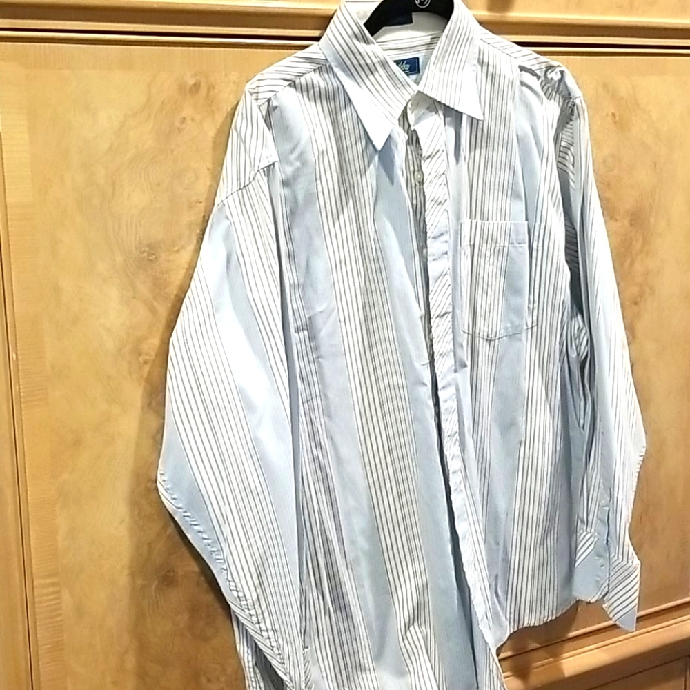 Men's casual dress shirt